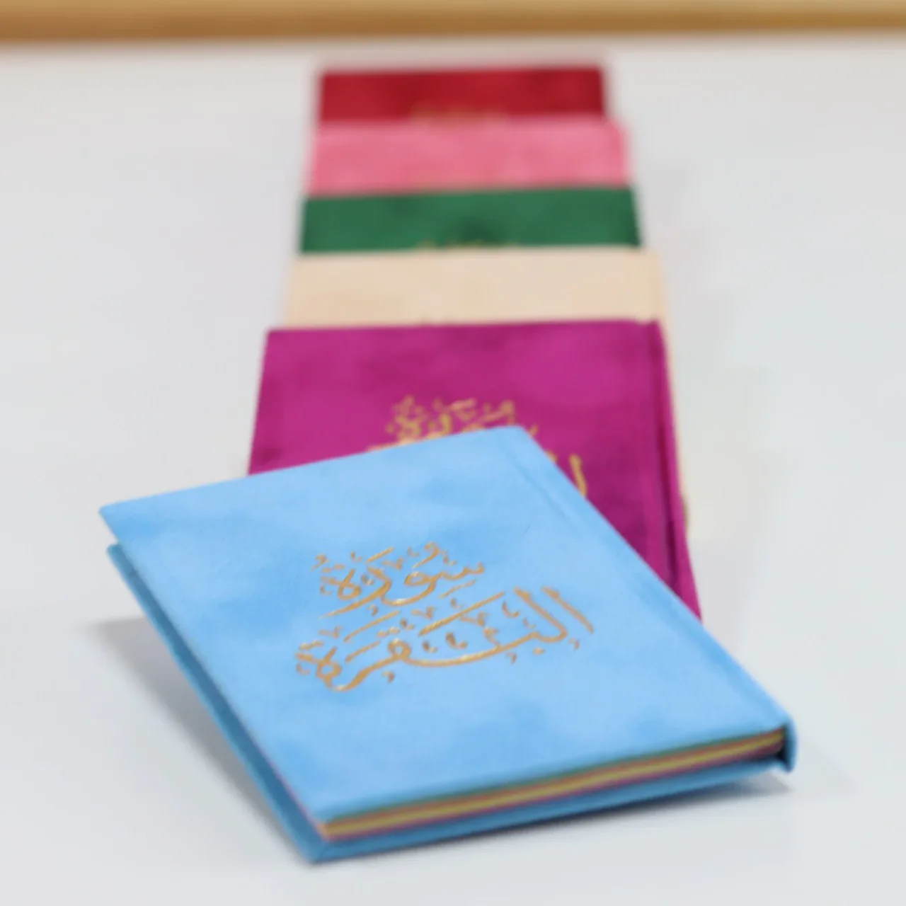 سورة البقرة غلاف مخمل طباعة ذهبي مقاس 8 * 12 سم - Image 2