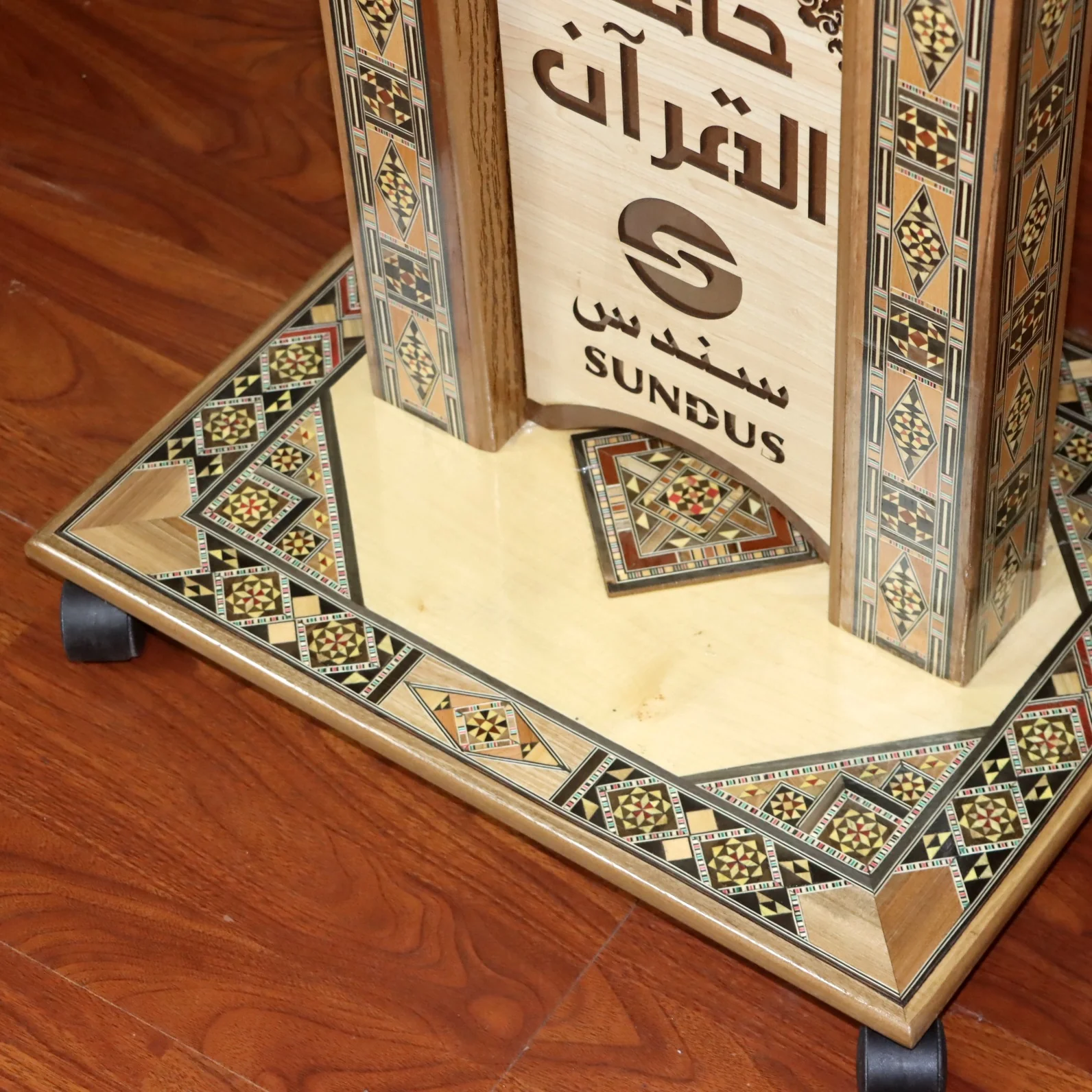 حامل مصحف كبير من الفسيفساء الدمشقية - Image 3