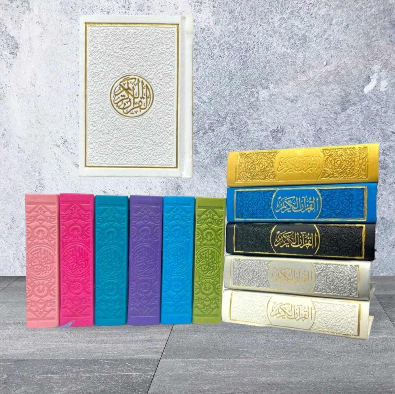 كرتون مصاحف 50 مصحف مقاس 07×10 سم بالرسم العثماني ملون الأطراف - Image 2