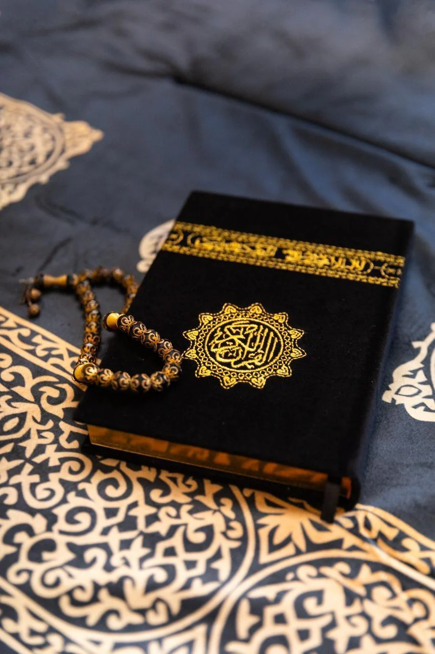 مصحف كسوة الكعبة المخمل الفاخر المطعم بماء الذهب - Image 4