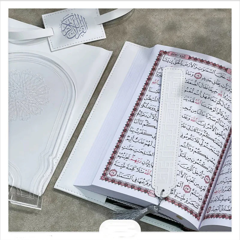 مصحف بالرسم العثماني 14*20 سم مع غطاء وحامل مصحف وصندوق أكريلك - للهدايا المميزة - Image 10