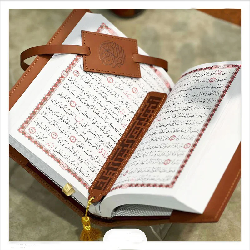 مصحف بالرسم العثماني 14*20 سم مع غطاء وحامل مصحف وصندوق أكريلك - للهدايا المميزة - Image 3