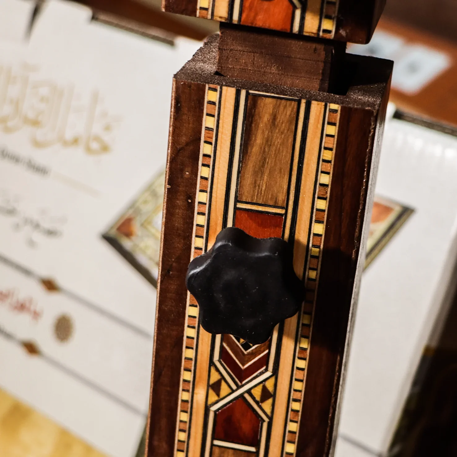 حامل القرآن بالموزاييك الدمشقي العريق - Image 5